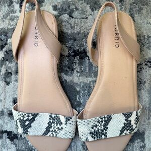 Torrid Size 9W Women's Tan and Snake Print Sandals